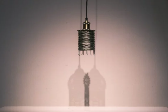 LA LAMPE SUSPENDUE EN VANNERIE DE CABLE | MARKO