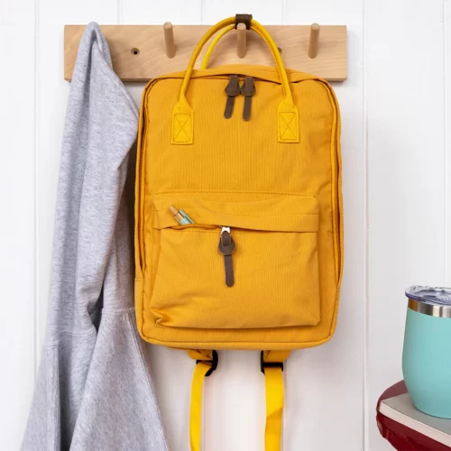 Sac à dos compact 8 litres – Jaune — en situation