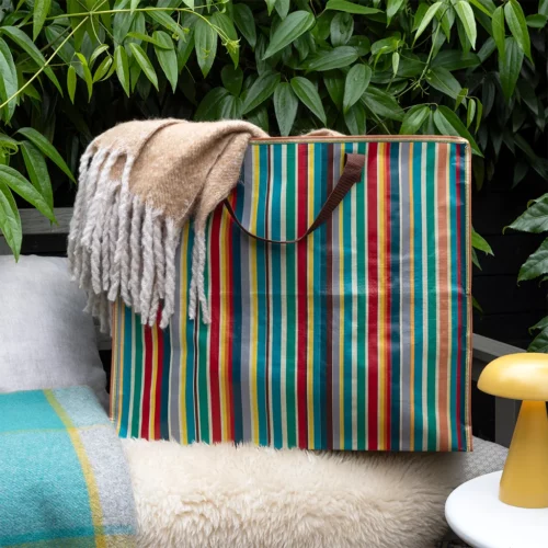 Grand sac de rangement – Rayures rétro — en situation